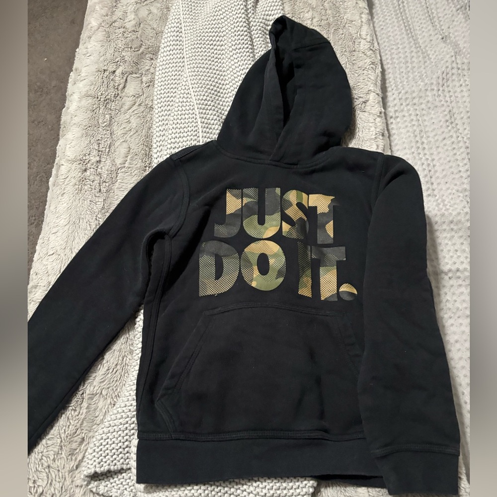 Nike black hoodie size Medium kids